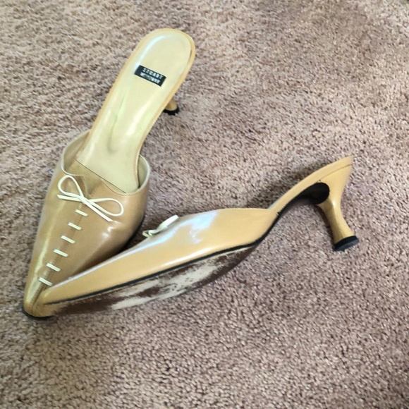 Stuart Weitzman Camel Laced Slides - Picture 2 of 2